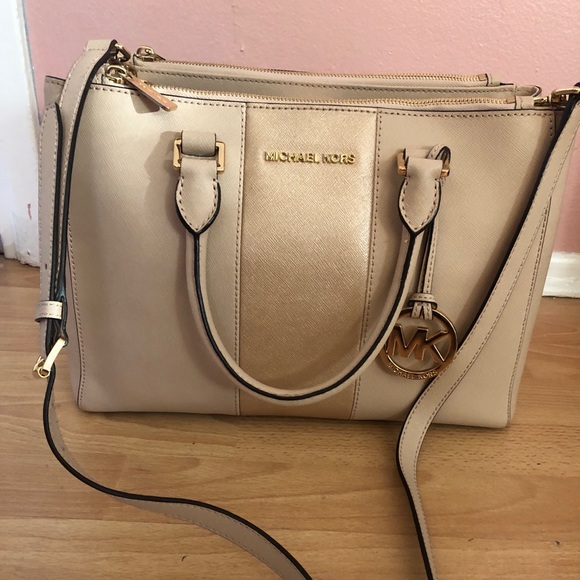 Michael Kors Blush Bag / Purse w/ Removable Strap - Picture 7 of 15